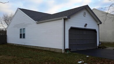 886 Harbinger Cir W, Columbus, OH 43213 - photo 2