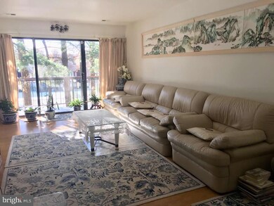 9717 Kings Crown Ct unit 101, Fairfax, VA 22031 - photo 4