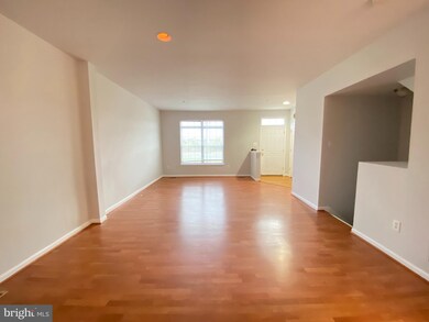 20836 Shamrock Glen Cir, Germantown, MD 20874 - photo 2