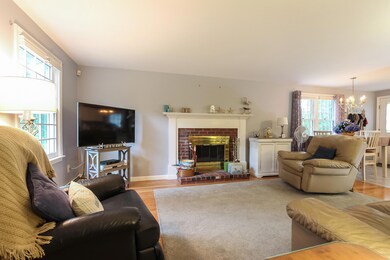 004-photo-living-room-6354923