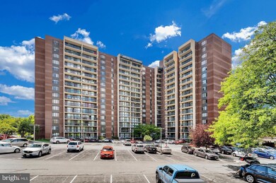 Chelsea Towers unit 210, Bethesda, MD 20817 - photo 2