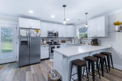900 Moore Ave-5