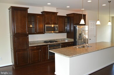 9054 Isabel Ln, Manassas Park, VA 20111 - photo 3