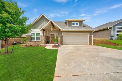 Craftsman house with a garage and a front lawn