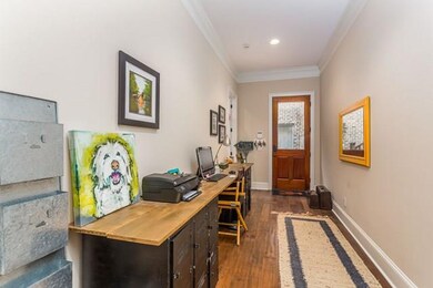 Office space in the hallway to the courtyard.