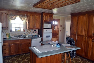 Lots of kitchen storage.