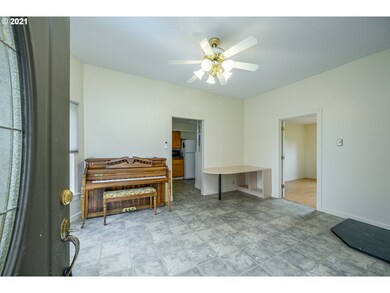 310 S Pine, Carlton, OR 97111 - photo 4