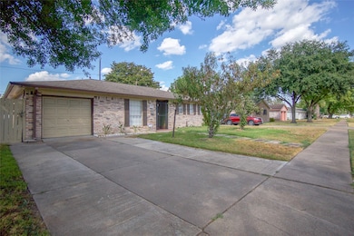 1118 Twin Falls Rd, Houston, TX 77088 - photo 2