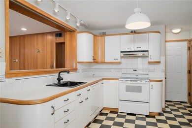 Nice sized kitchen opens to family room