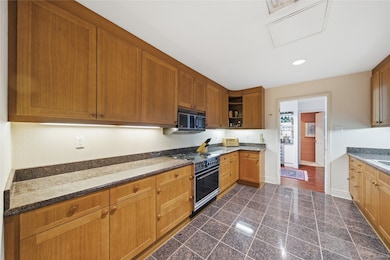 Warwick Towers unit 11E, Houston, TX 77004 - photo 6