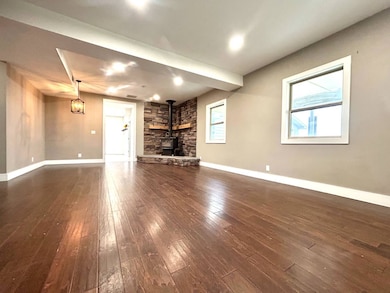 7845 S Pawnee Ave, Glenvil, NE 68941 - photo 3