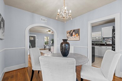 3005 Arbor - Dining Room (Unit A)