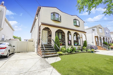 372 Montreal Ave, Staten Island, NY 10306 - photo 2