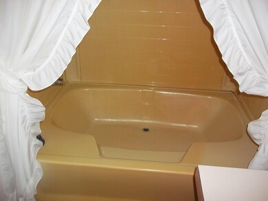 548 Kenyon Ave unit U4, Pawtucket, RI 02861 - photo 7