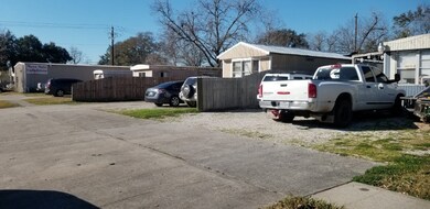 1406 4th St, Rosenberg, TX 77471 - photo 2