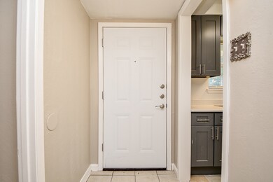 8806 Hillsgrove Ct, Houston, TX 77088 - photo 5