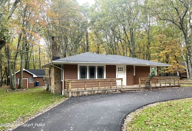 140 Davis Cir, Bushkill, PA 18324 - photo 2