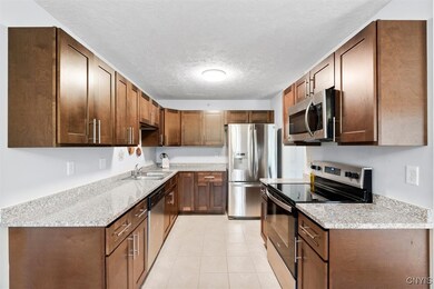 1408 Landrush Way, Baldwinsville, NY 13027 - photo 5