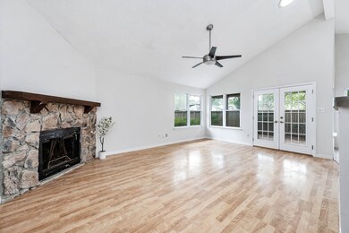 Welcome to a living room that
effortlessly combin