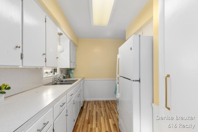 3261 Essex St NE, Grand Rapids, MI 49525 - photo 7