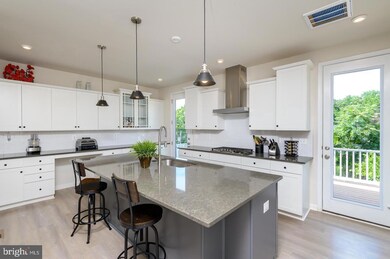 18273 Summit Pointe Dr, Triangle, VA 22172 - photo 4