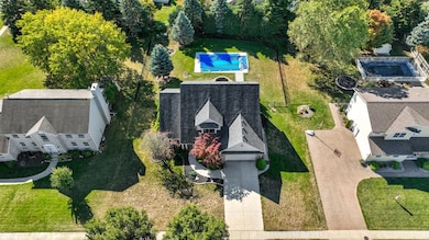 1403 Sheffield Dr, Bowling Green, OH 43402 - photo 4