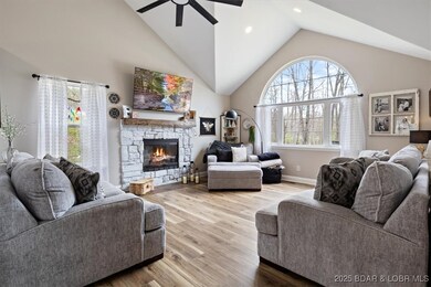 Vaulted ceilings & lots of natural light