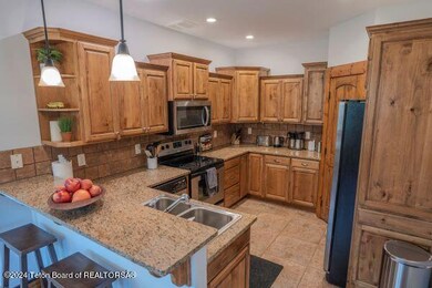 715 Moraine-10