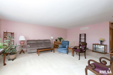 2138 W 38th Place, Davenport, IA 52806 - photo 5