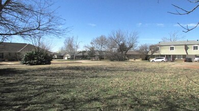 12102 Camelot Place, Oklahoma City, OK 73120 - photo 4