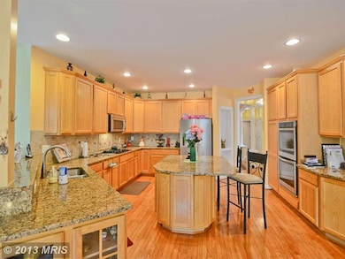 4873 Annamohr Dr, Fairfax, VA 22030 - photo 5