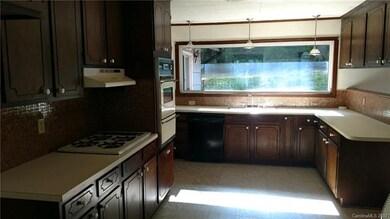 630 Oakdale Dr, Statesville, NC 28677 - photo 2