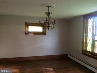 1104 Elizabeth Ave, Reading, PA 19605 - photo 5