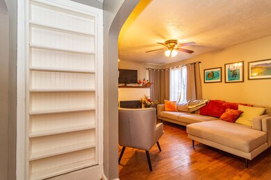 1639 Ferry St-24