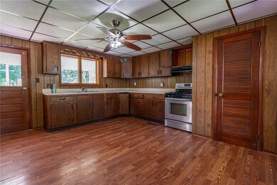 548 E Beaver St, Mercer, PA 16137 - photo 4