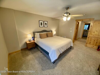 PIke - Master bed 2
