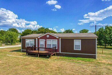 911 Star Dr, Granbury, TX 76049 - photo 2