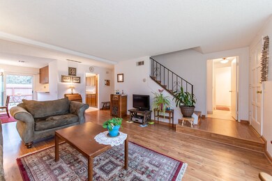 6479 Penn St Moorpark-7 Living Family Ro