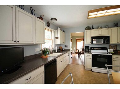 3362 Berkdale Dr, Columbus, IN 47203 - photo 6