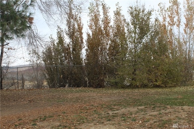 2207 3rd St NE, East Wenatchee, WA 98802 - photo 3