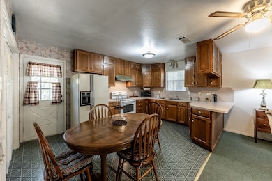 130 Hilltop Lsv Dr, Huntsville, TX 77320 - photo 6