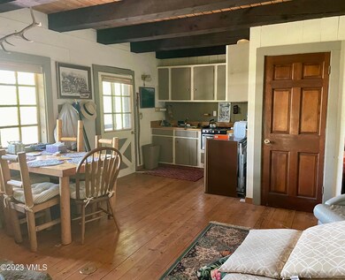 Kitchen & dining room