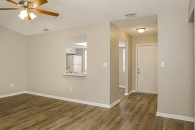 002-photo-living-room-11090278