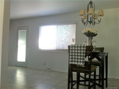 2622 Abelwood Rd, Charlotte, NC 28216 - photo 3