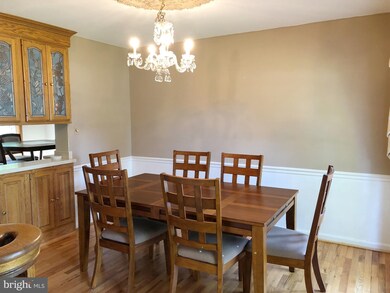 4818 Wakefield Chapel Rd, Annandale, VA 22003 - photo 4