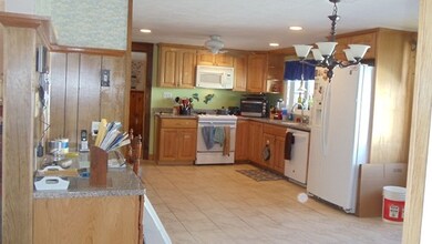 106 Pitman St, Methuen, MA 01844 - photo 2