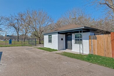 5121 Weaver Rd unit 1/2, Houston, TX 77016 - photo 4