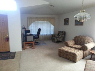 669 w douglas living rm