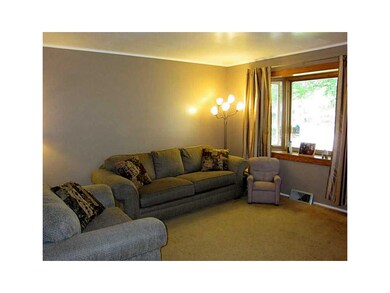 Living Room. Bay window