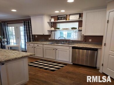 716 Hazel St, Harrisburg, IL 62946 - photo 6